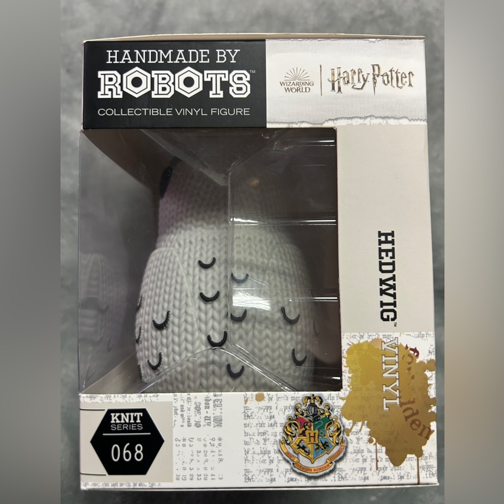 BNIB official Harry Potter Hedwig Vinyl Figure. Mint condition - Picture 2 of 6